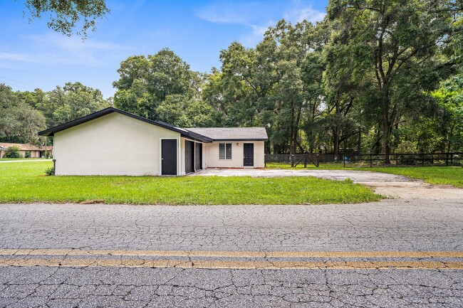 Building Photo - Spacious 3-bedroom, 2-bath home