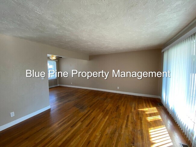 Building Photo - 1195 E 15th St