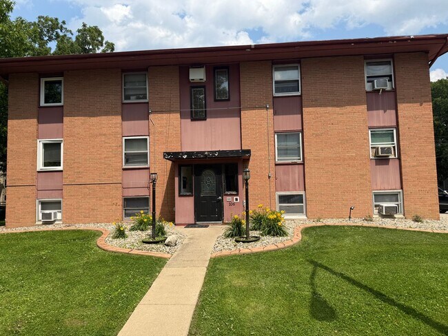 Interior Photo - 106 N gregory