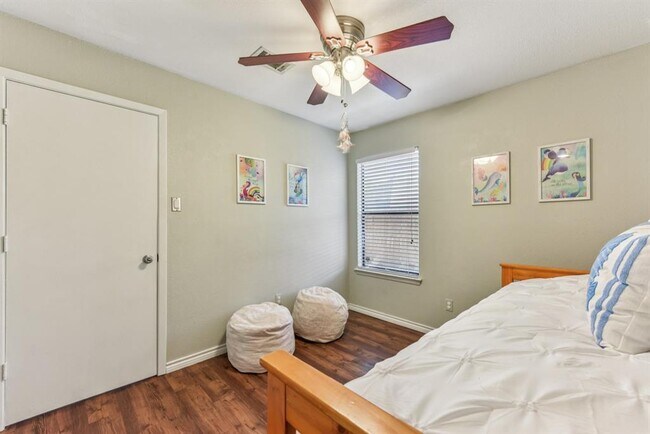 Building Photo - 1624 Aquarena Springs Dr