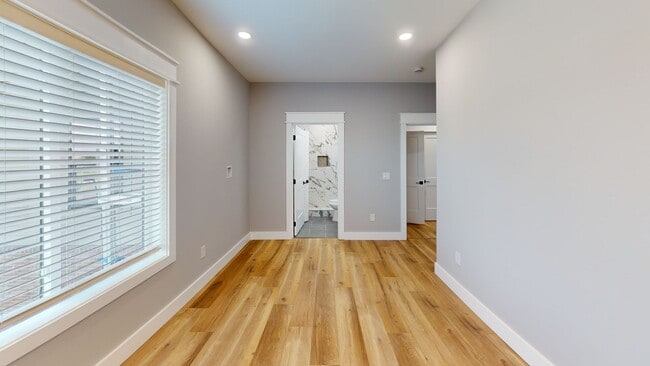 Building Photo - 1209 Hedge Ave