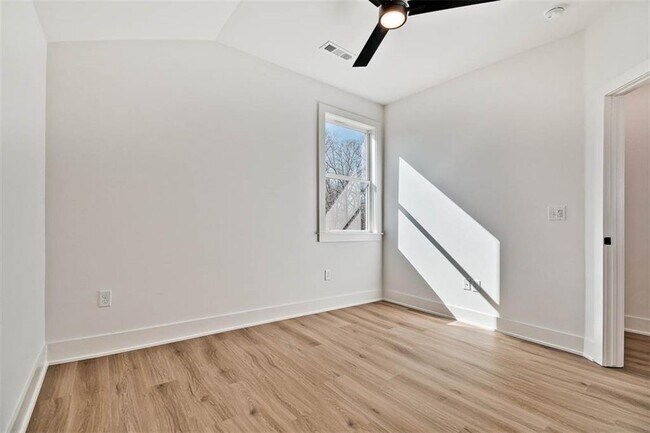 Building Photo - 4 Savidge Cir