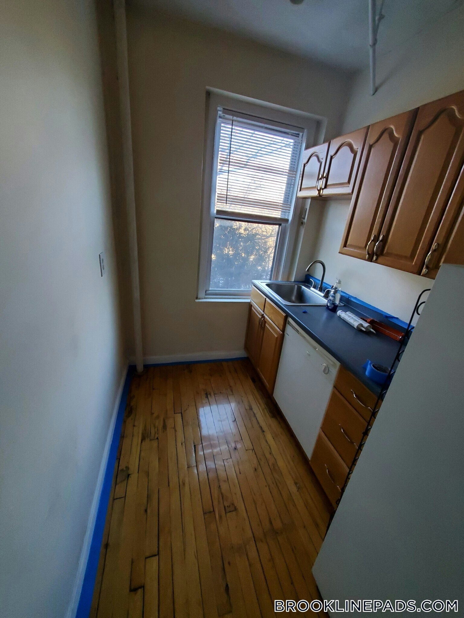 Building Photo - 352 Riverway