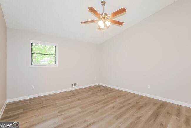 Building Photo - 3684 Linwood Way