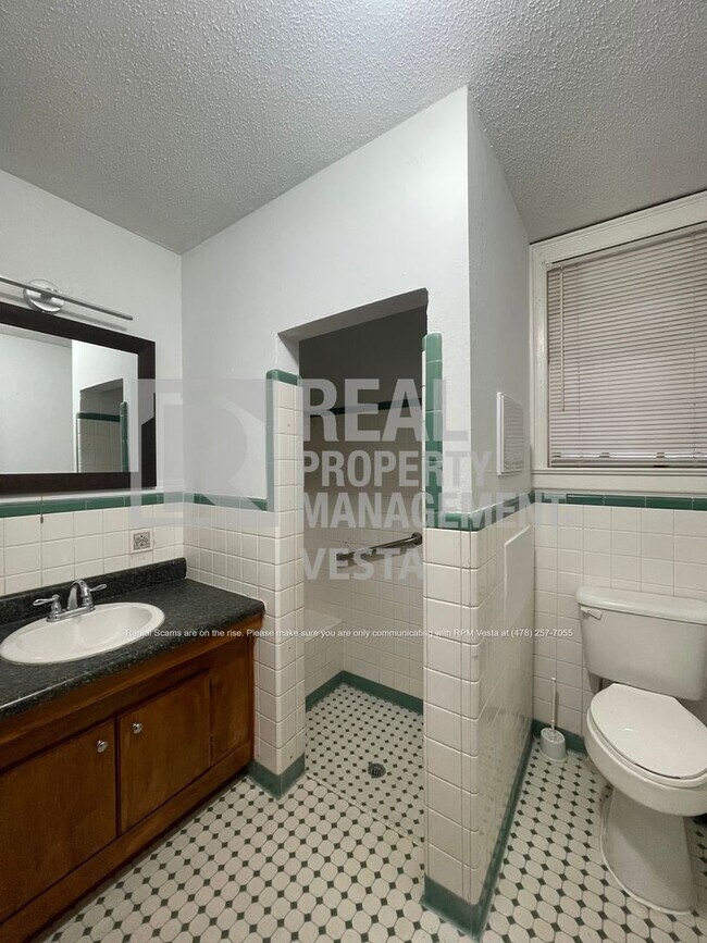 Building Photo - 1256 Winton Ave