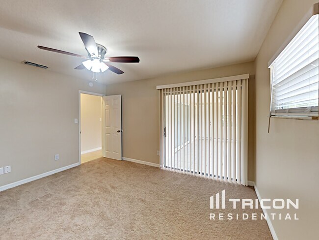 Building Photo - 227 Lochmond Dr
