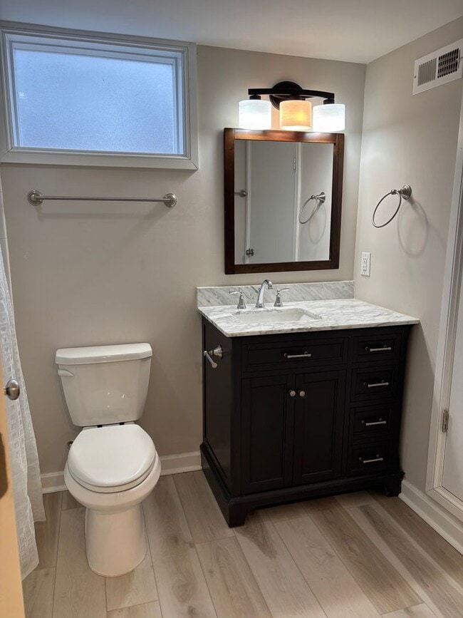 Building Photo - 3-4 bed, 2 bath with full basement in Asheboro