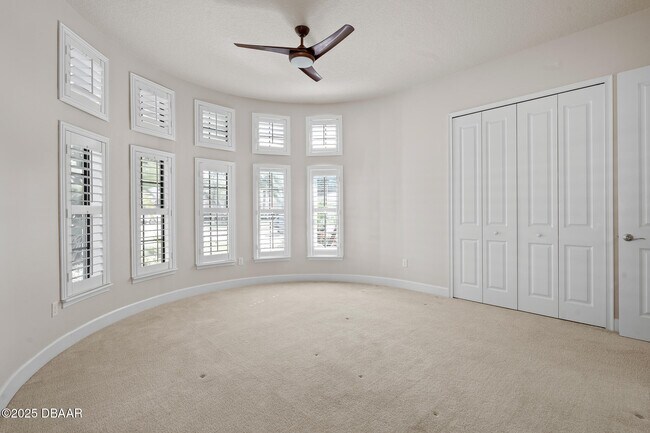 Building Photo - 663 S Lake Dr