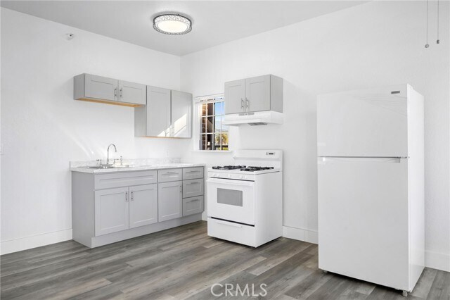 Building Photo - 228 S Kenwood St