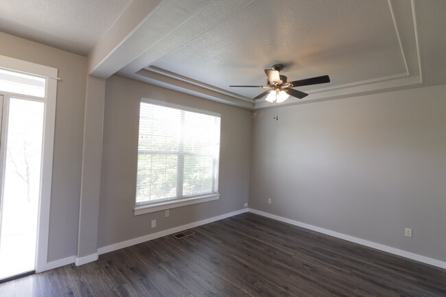 Building Photo - Charming 3-Bedroom Home with Designer Touc...