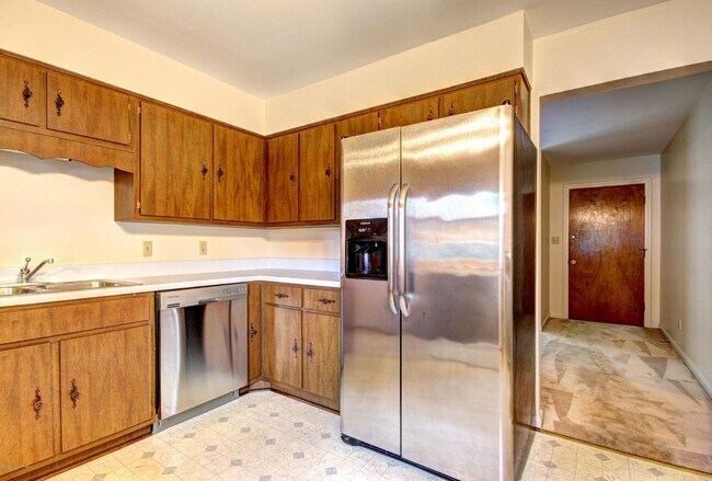 Building Photo - Available NOW - 4 beds/ 2 baths - $2,000/mo