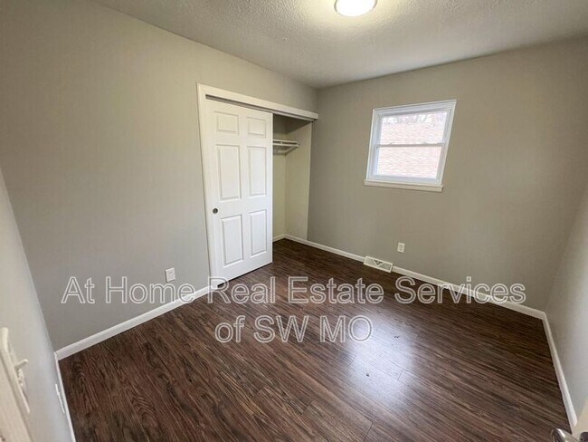 Building Photo - 1164 S Hillcrest Ave