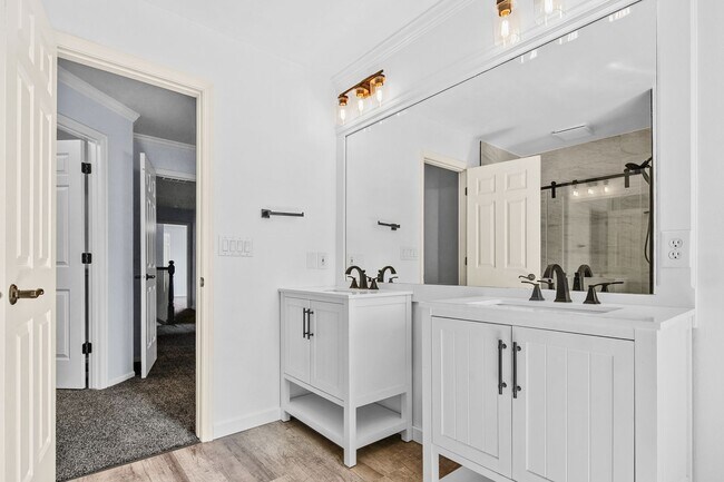 Building Photo - Parkside Paradise: Spacious 5-Bed Luxury in Hobble Creek