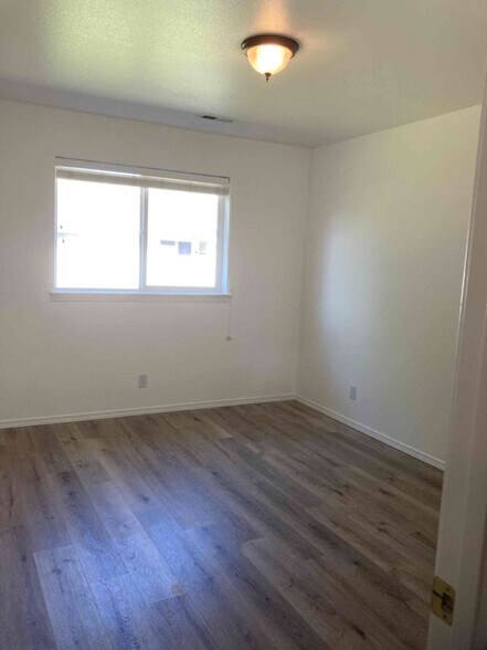 Building Photo - 2917 W Versailles Dr