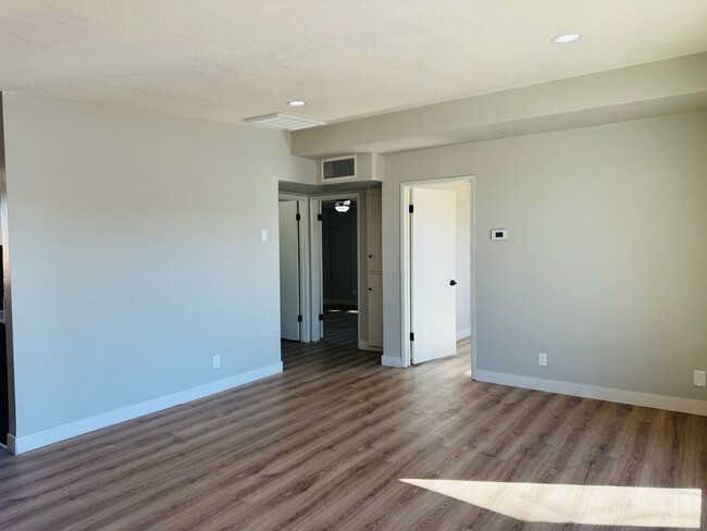 Building Photo - Spacious and Renovated 3-Bedroom 2-Bath Ho...