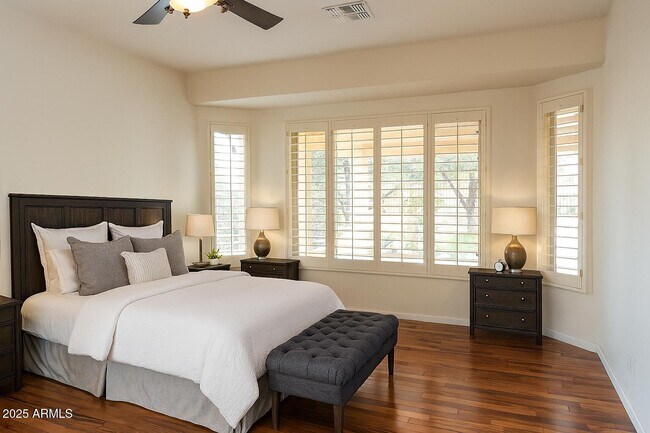 Building Photo - 13417 W La Vina Dr