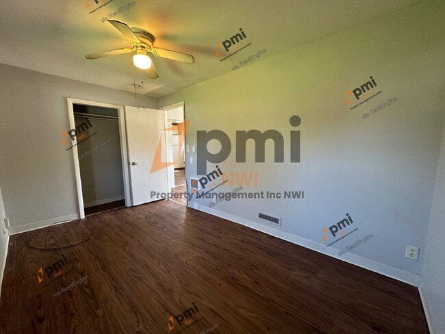 Building Photo - 5030 W Ridge Rd