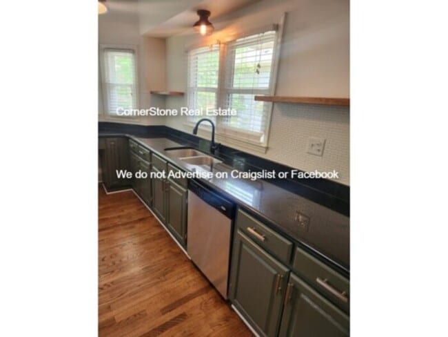 Building Photo - 726 Victorian Pl