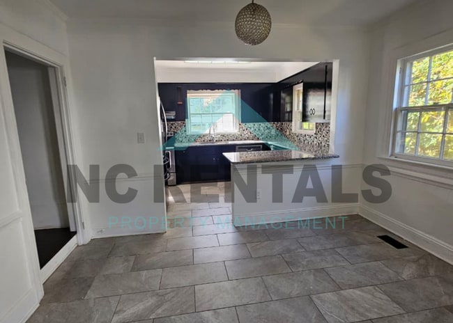 Building Photo - 1006 Panola St