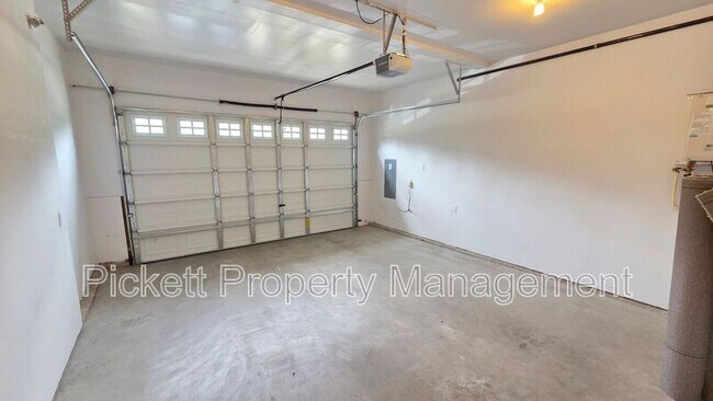 Building Photo - 2122 SW Nautical St