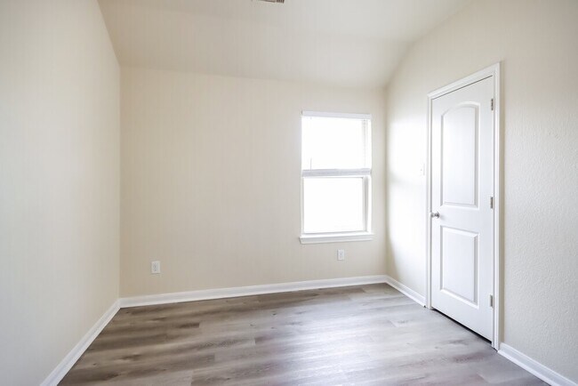 Building Photo - 3014 Rose Trace Dr