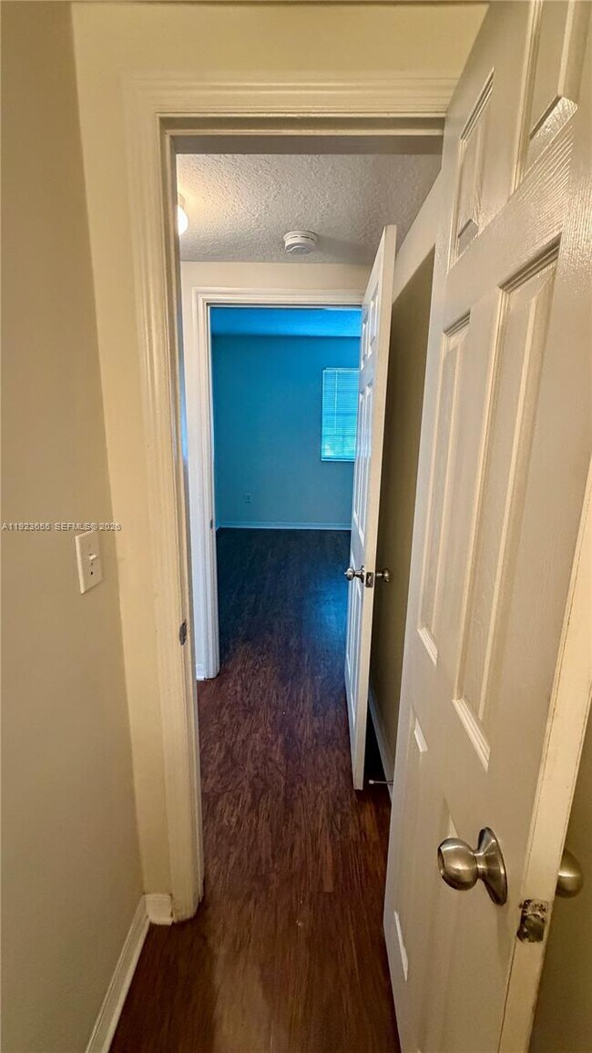 Building Photo - 151 SW 117th Ave