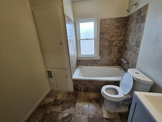 Building Photo - 3386 E 134th St