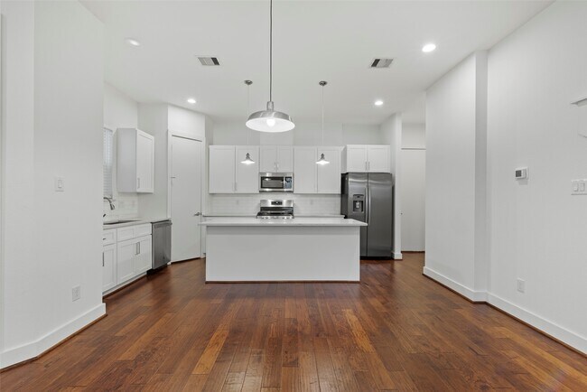 Building Photo - 847 Rachel St