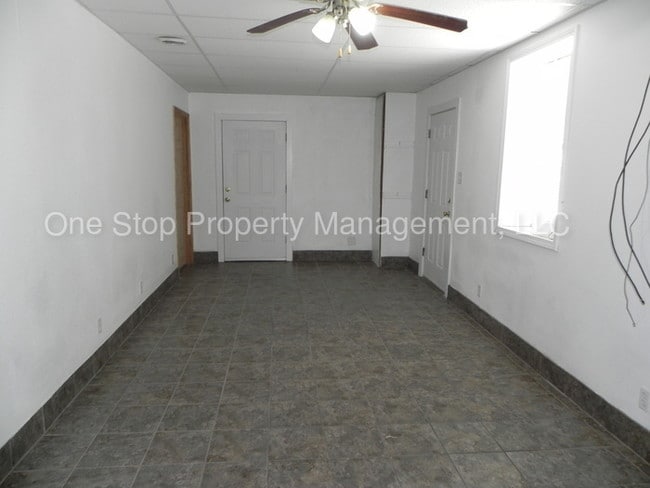 Building Photo - 2304 Englewood Ct