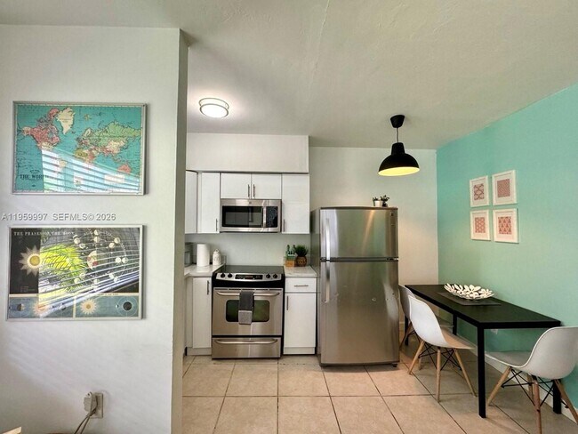 Building Photo - 1130 NE 81st St