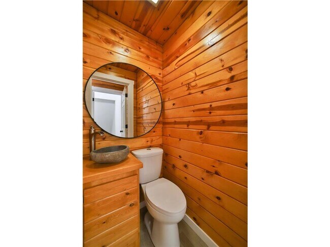 Building Photo - 3 Bedroom, 2 Bathroom Single Family House