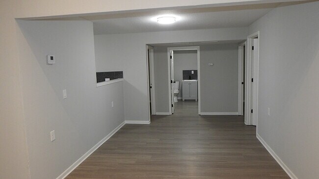Building Photo - Charming 3 bedrooms and 1 bath home located on Elmwood Ave in Kansas City, MO