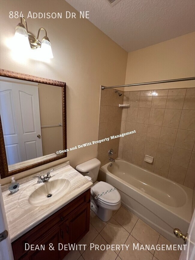 Building Photo - 884 Addison Dr NE