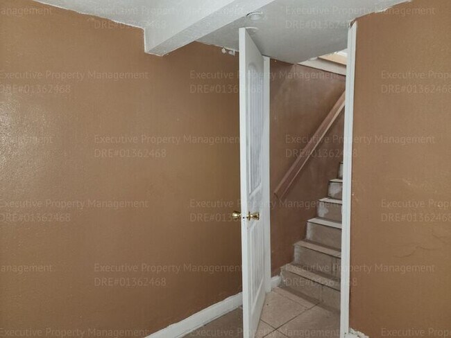Building Photo - Charming 2 bedroom, 1 bathroom house near ...