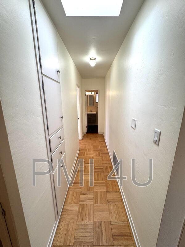 Building Photo - 1421 Stanford Dr NE