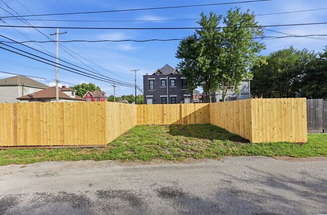 Building Photo - 775-777-777 Bellows Ave