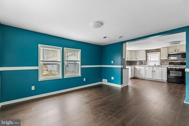 Building Photo - 14 Zane St