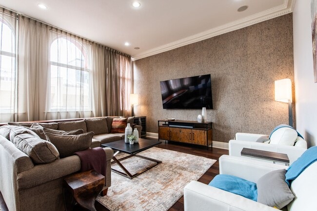 Building Photo - Furnished 3 bedroom/2bath Condo including Utilities!