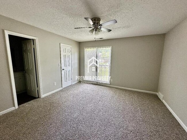Building Photo - 6667 Amersham Dr
