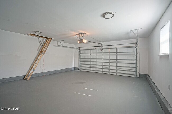 Building Photo - 410 S Star Ave
