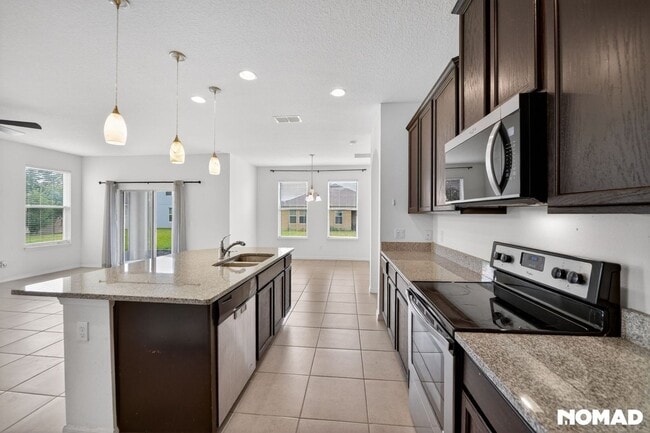 Building Photo - Spacious 4BR House in Orlando