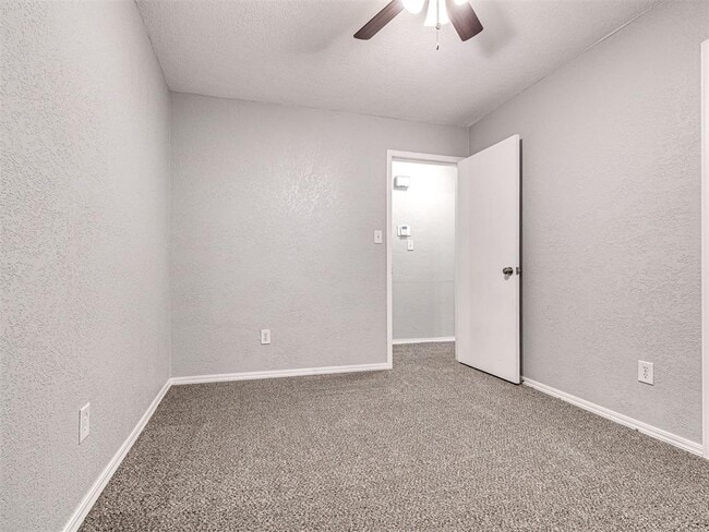 Building Photo - 305 Woodside Dr