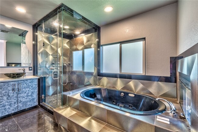 Building Photo - 8129 Pacific Cove Dr