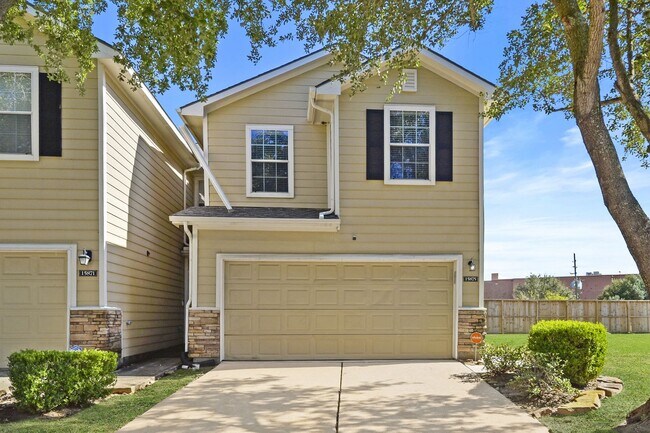 Primary Photo - Stunning Corner Unit Townhome - Move-in special: Receive $100 off both your first and second mont...