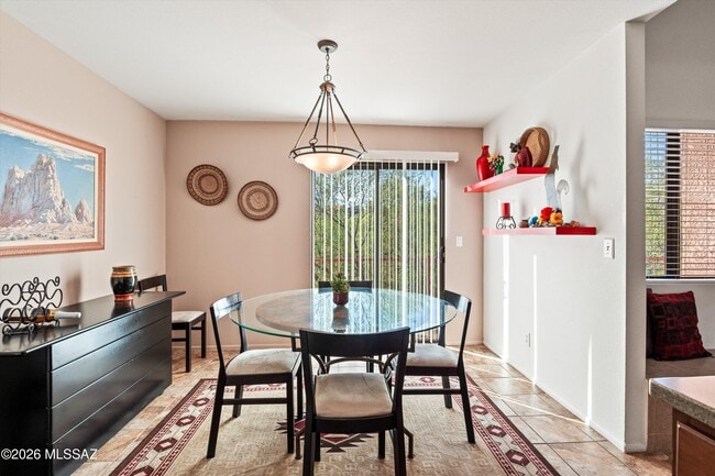 Building Photo - 5051 N Sabino Canyon Rd