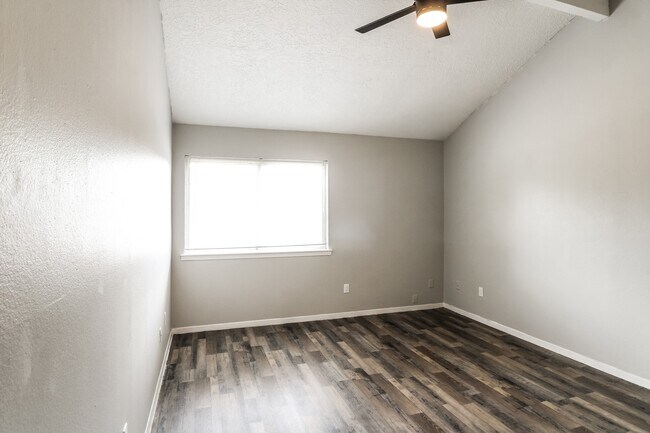 Building Photo - 2256 Gemini St