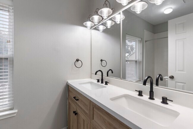 Building Photo - 6827 Hollow Hearth Dr