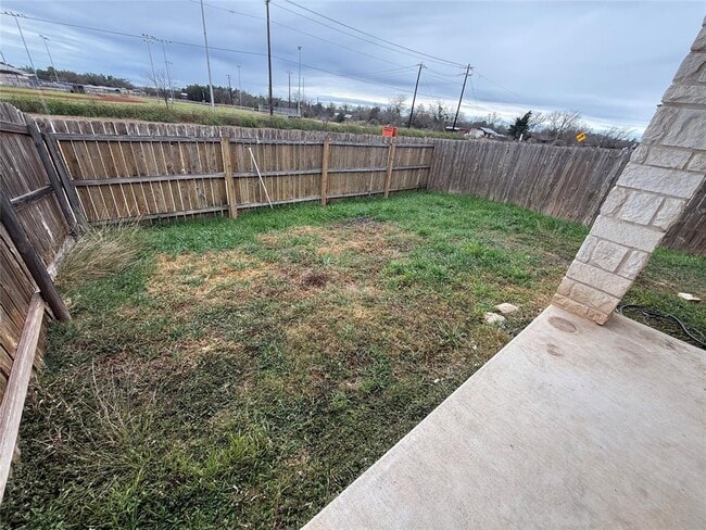 Building Photo - 334 TX-332 Loop