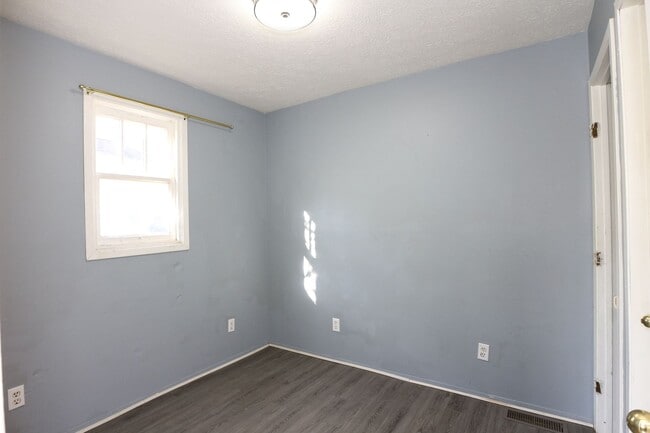 Building Photo - 037