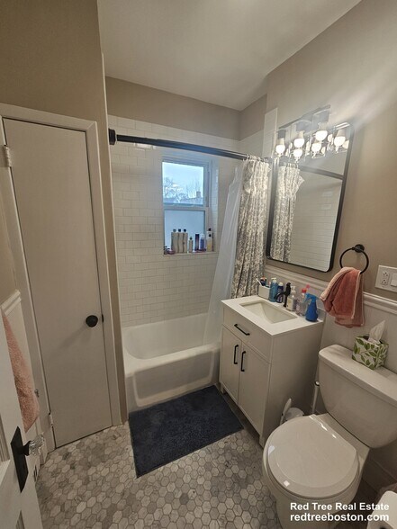 Building Photo - 5 Colliston Rd